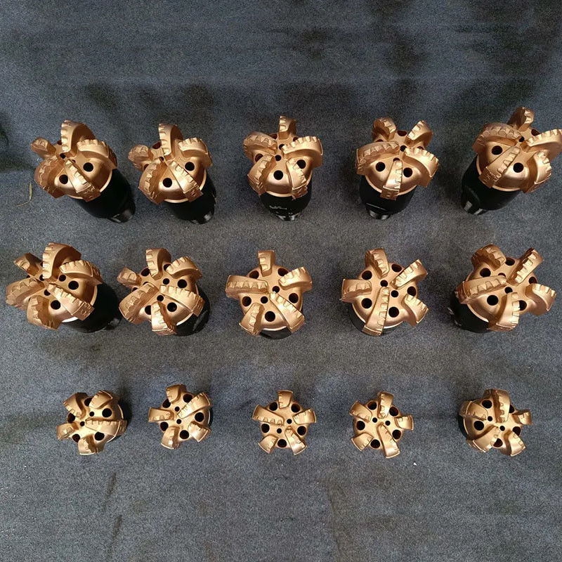 9 5/8 (244,5 mm) Matrice Policristalline Diamant Forage Bits 6 5/8 API PDC Noyau un peu doux à dur