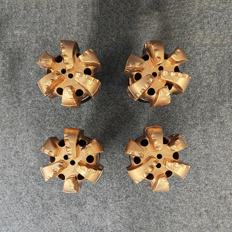 4 5/8 (117,5 mm) 2 7/8 API connexion puits d'eau PDC coupe-trous Corps d'acier fixe
