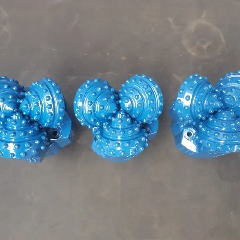 8 3/8 (212.7 mm) Matériau en acier au carbone Dureté de forage de la broche Tricone