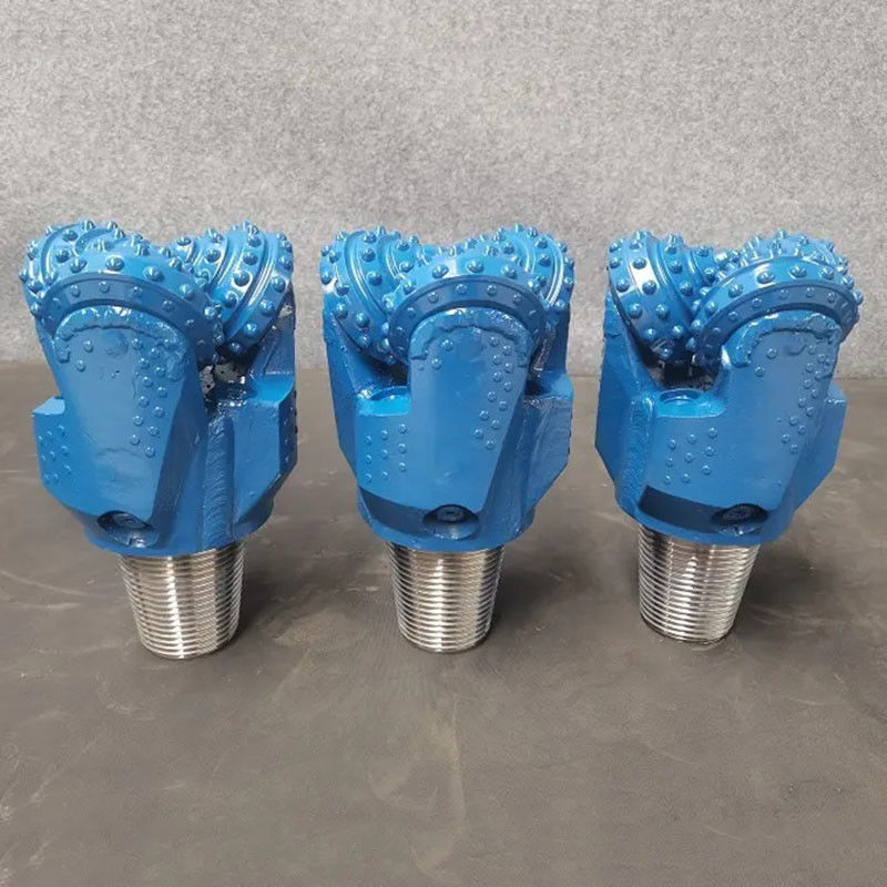 8 3/8 (212.7 mm) Matériau en acier au carbone Dureté de forage de la broche Tricone