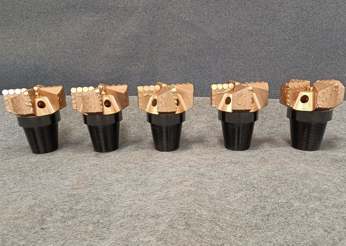 Bits de traction d'acier personnalisables pour le forage de formation moyenne/dure avec alliage avancé
