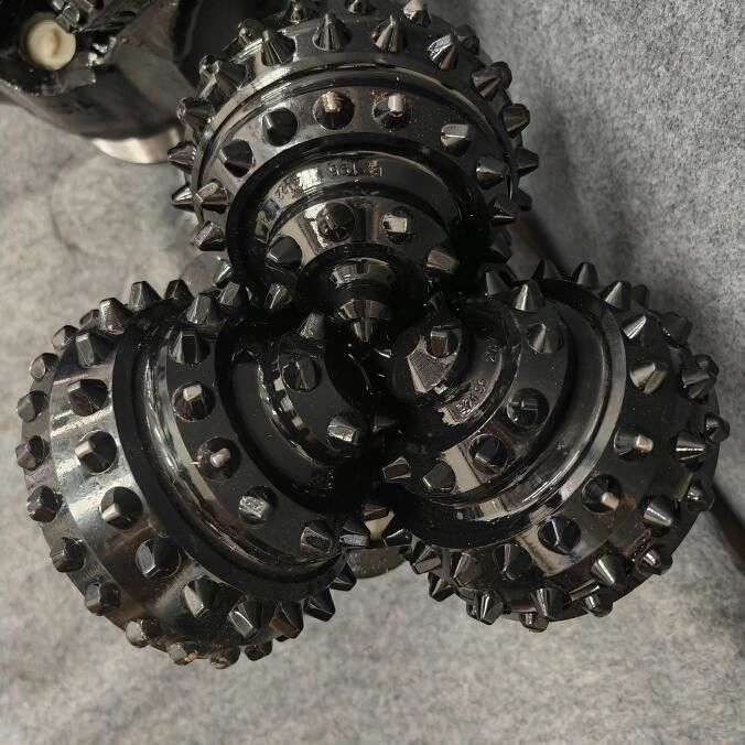 Bits de rouleaux en tricone de carbure forgé pour l'extraction de pétrole et de gaz - Géologie à base d'eau Longue longueur