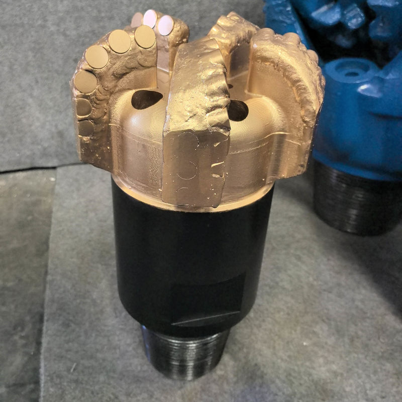 Tailles personnalisables de 98 mm à 3593,7 mm, trépans PDC en acier allié pour le forage de puits de gaz et d'eau