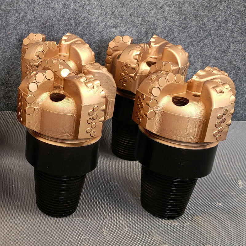 Fabrique chinoise personnalisée de haute qualité type PDC Drag Bit Pour le forage de puits d'eau de la mine de charbon