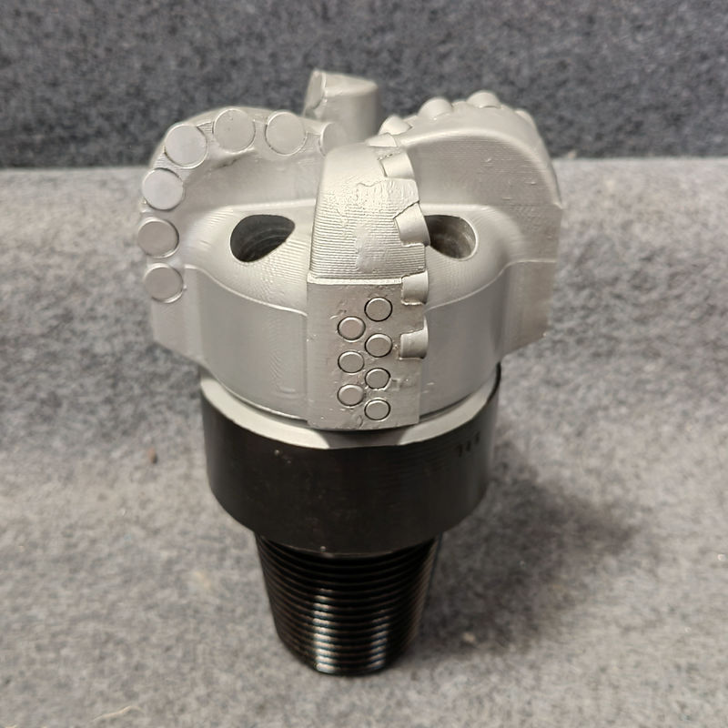 Trépans PDC en acier au carbure avec conception à cutter fixe et 146 mm - 4 lames pour le forage de puits d'eau