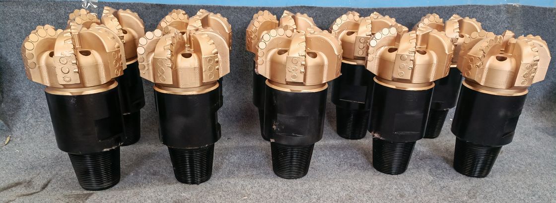 98 mm à 311 mm Bits de forage PDC pour les séquences de schiste douce à moyenne avec une faible abrasivité Conception personnalisée en acier allié