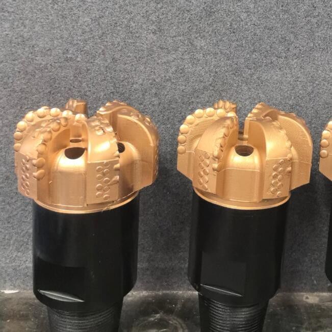 Personnaliser les trous de forage PDC 98 mm à 17 1/2 