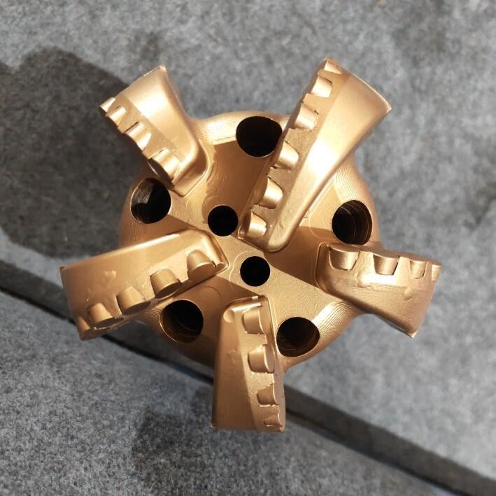Personnaliser les trous de forage PDC 98 mm à 17 1/2 