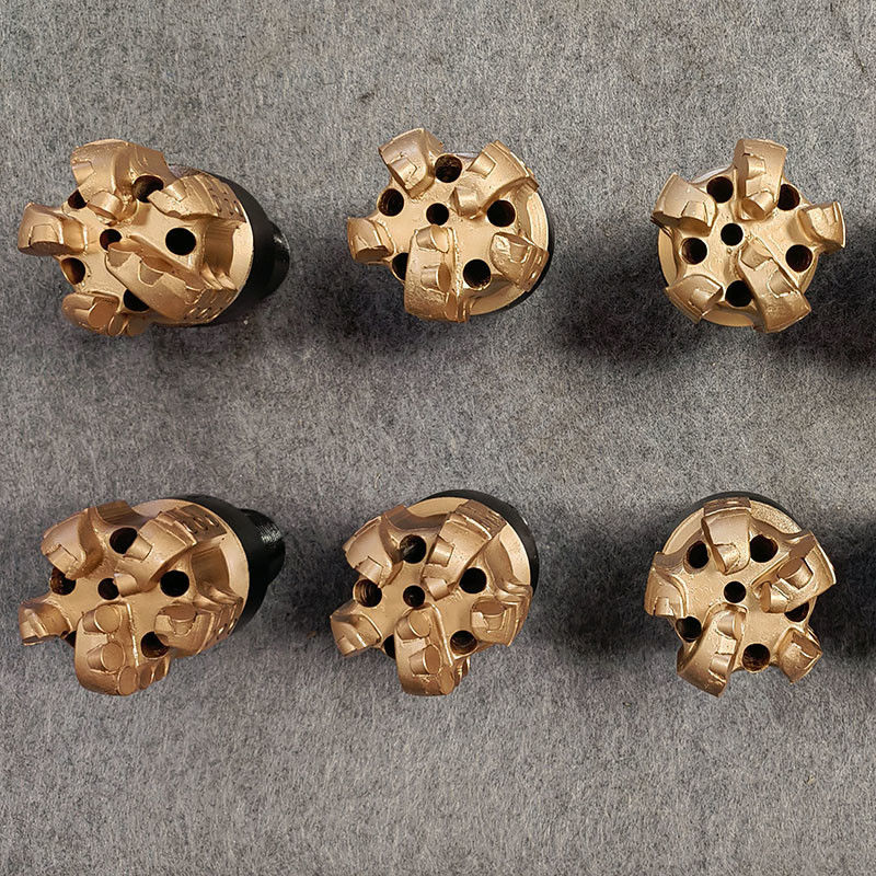 89mm 5 PDC Forage Bits Conception personnalisée pour les formations douces à moyennes douces dans les applications minières