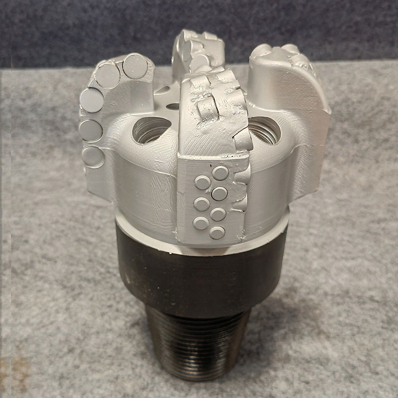 Aléseurs PDC en carbure pour machines de forage de type outil pour l'élargissement de trous dans le forage sans tranchée de puits en forage directionnel HDD